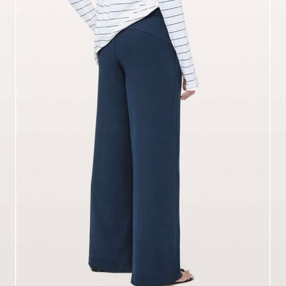 Lululemon On The Fly Pant *Wide Leg 31" True Navy size 8 - Picture 3 of 12
